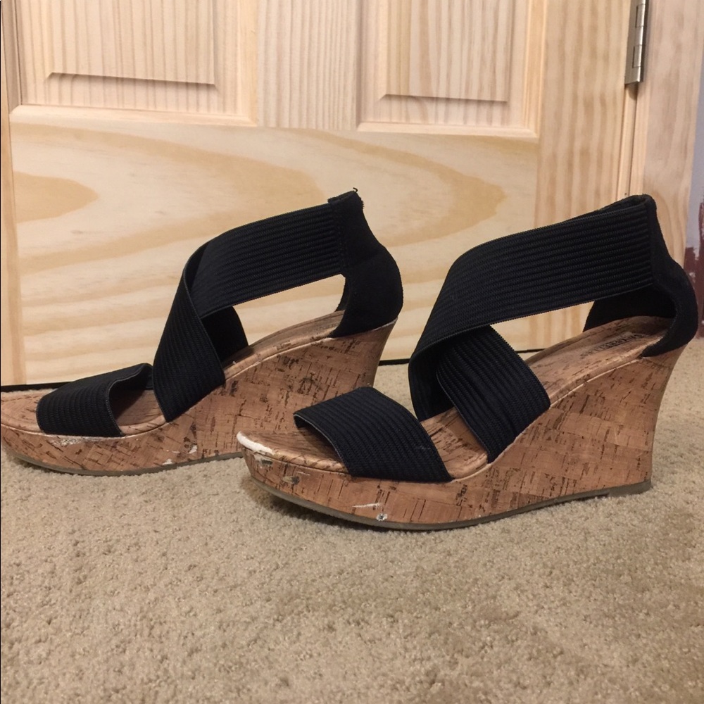 Black strapped wedges